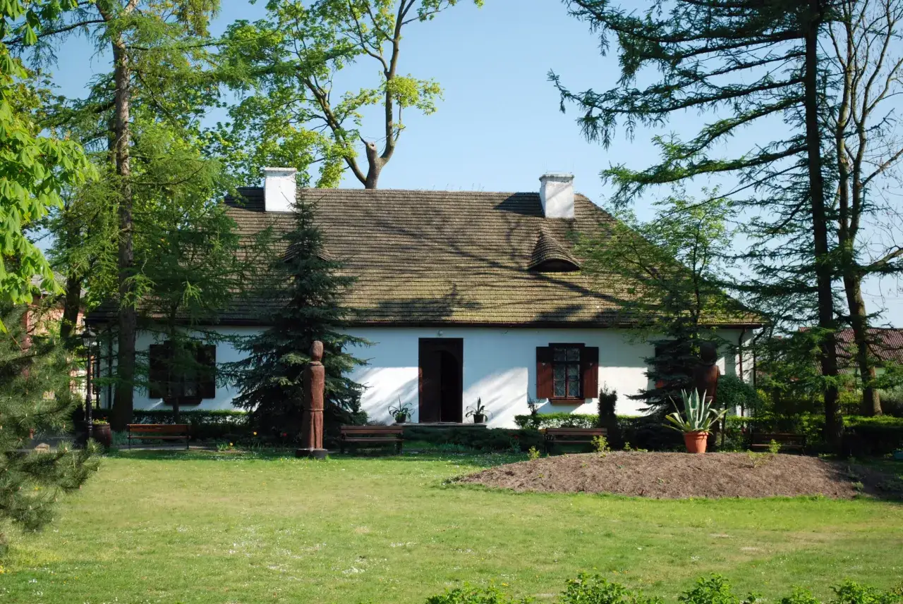Dworek Henryka Sienkiewicza: historia i tajemnice pisarza w Oblęgorku