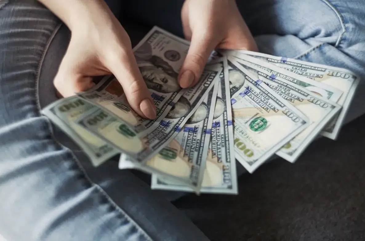 Pasja, umiejętności i internet: jak zamienić hobby w źródło dochodu?