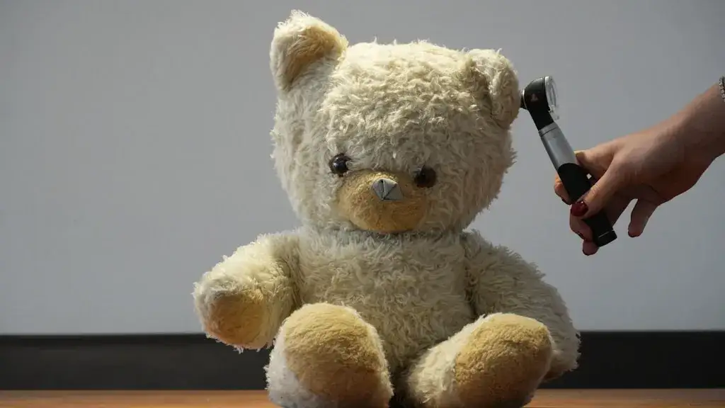 Drenik wentylacyjny ucha u dziecka — kiedy jest potrzebny, jak wygląda zabieg i co z NFZ?