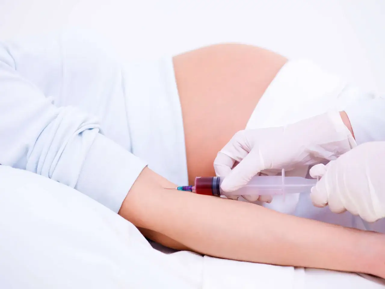 Niedobór żelaza w ciąży co jeść, aby uniknąć anemii i zagrożeń zdrowotnych