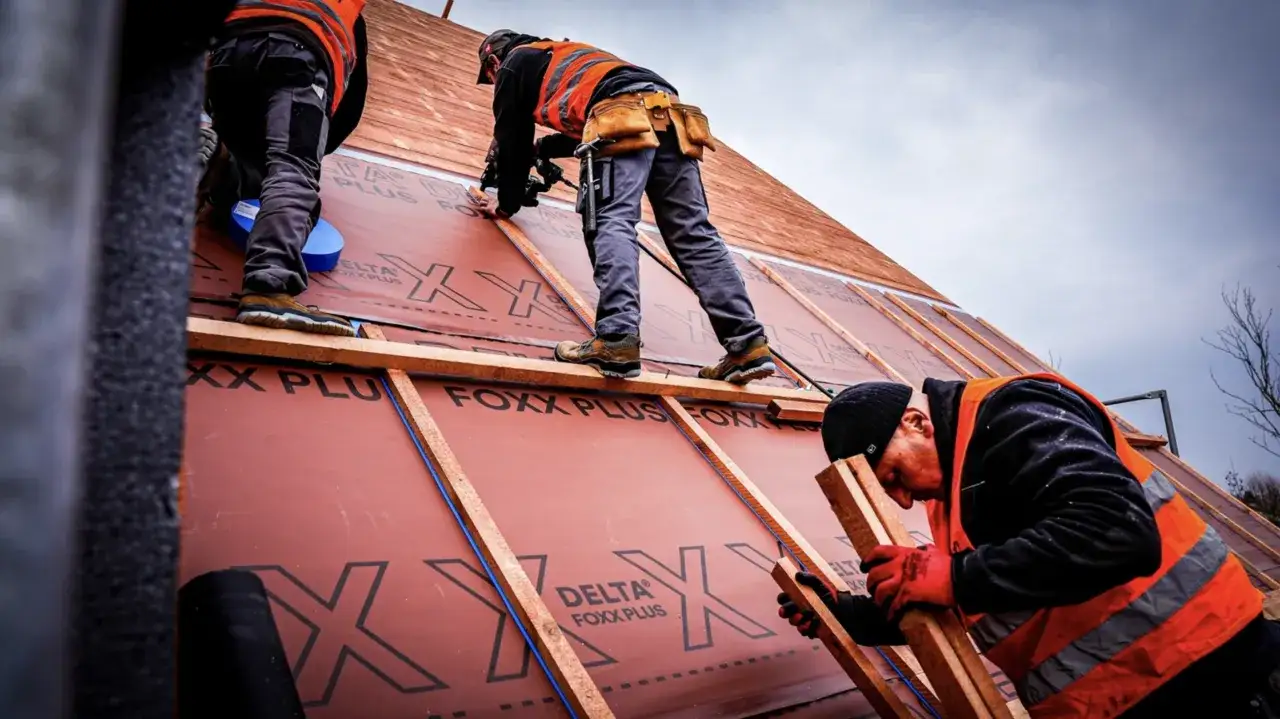 pokrycie dachowe zabezpieczone przez membranę dachową