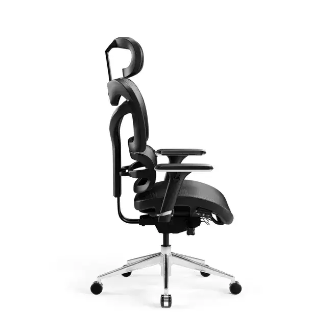 bok fotela czarnego ergonomicznego