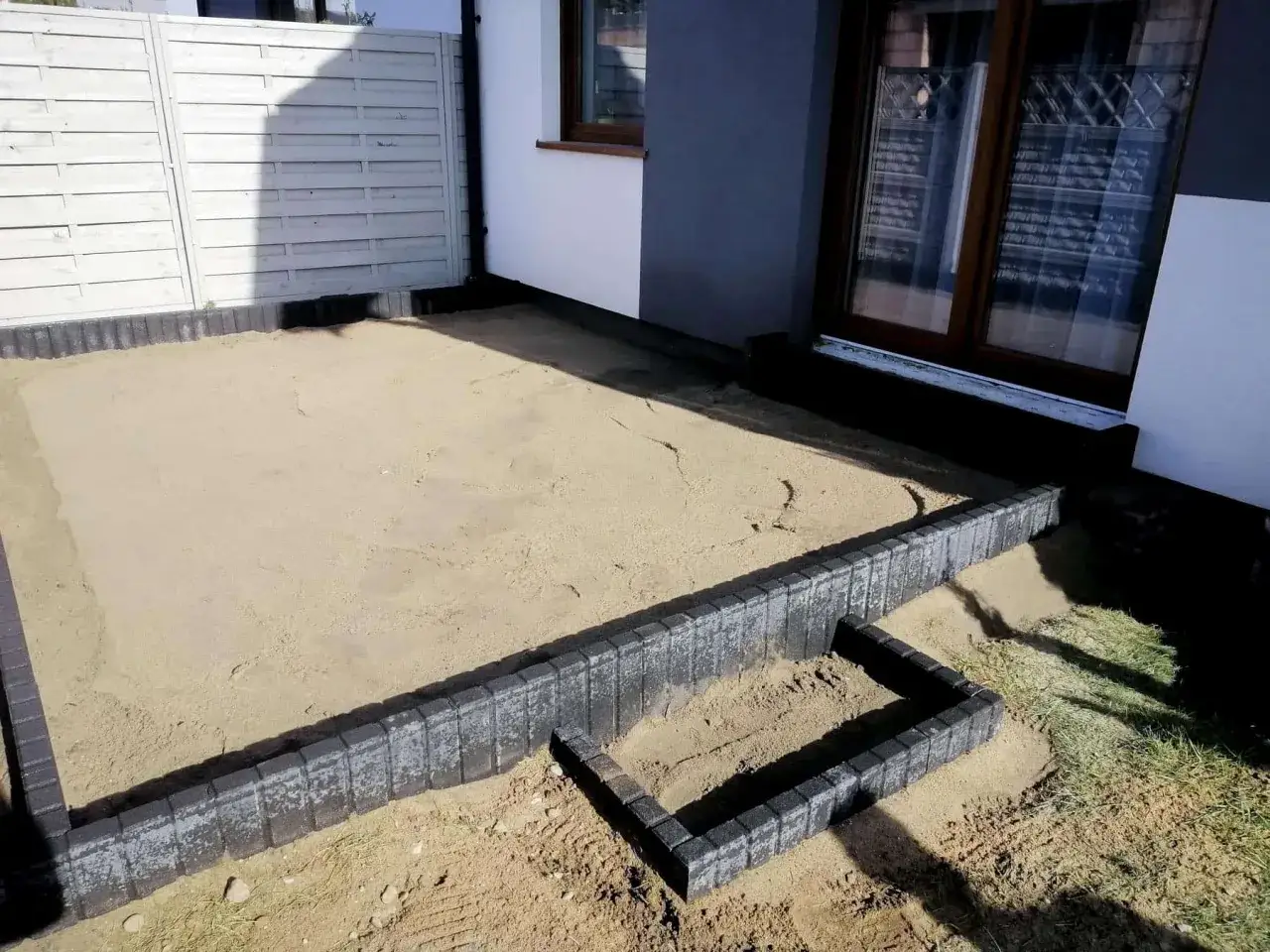 Rodzaje kostki brukowej i materiały na podbudowę