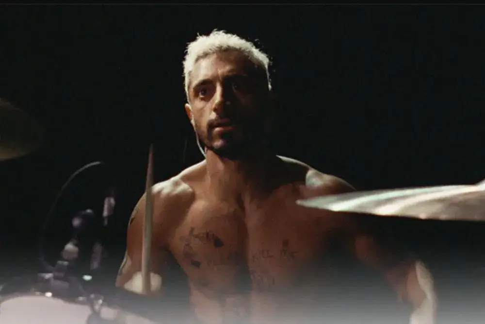 Riz Ahmed jako Ruben Stone w filmie Sound of Metal