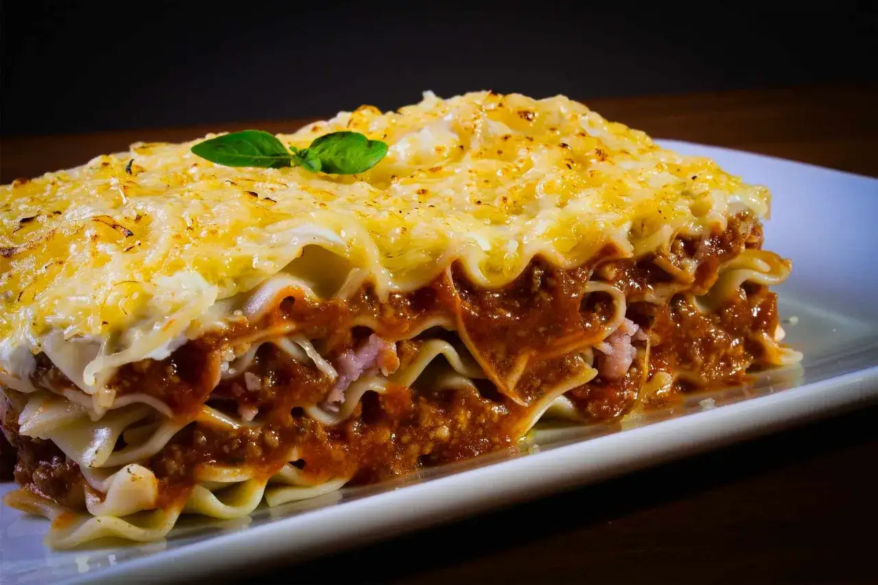 Pyszna lasagne bolognese, idealna na obiad. Gdzie zjesc takie cudo?