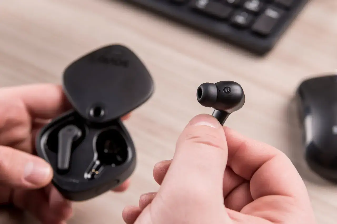 słuchawki bezprzewodowe w samolocie mysz klawiatura bluetooth