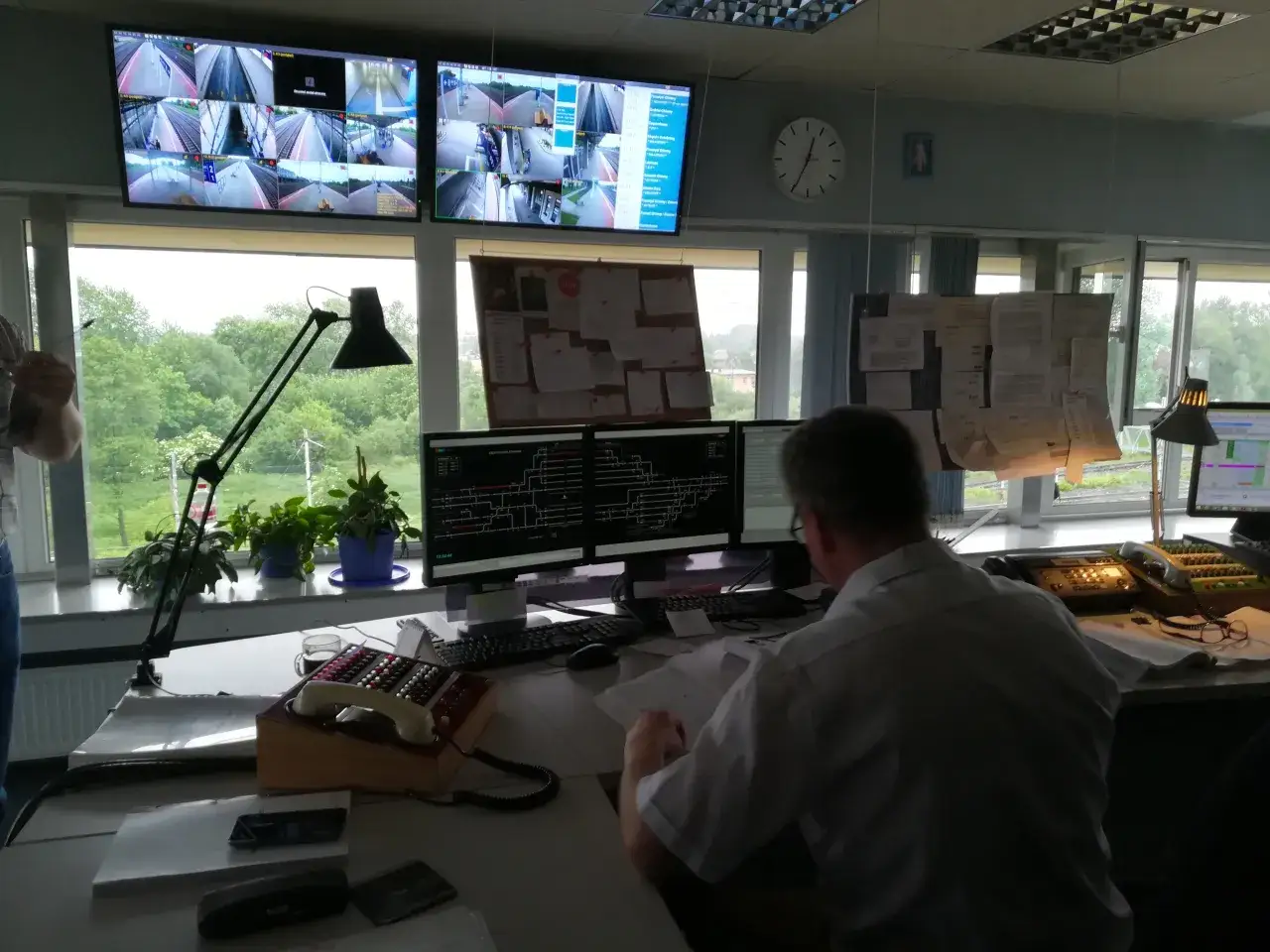 dyżurny ruchu na nastawni