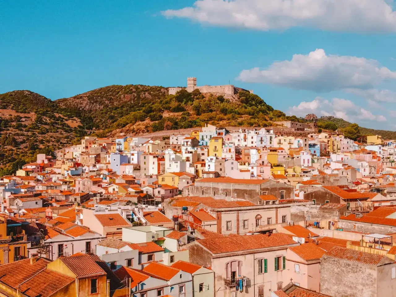 Kolorowe miasteczka Sardynii Bosa Alghero