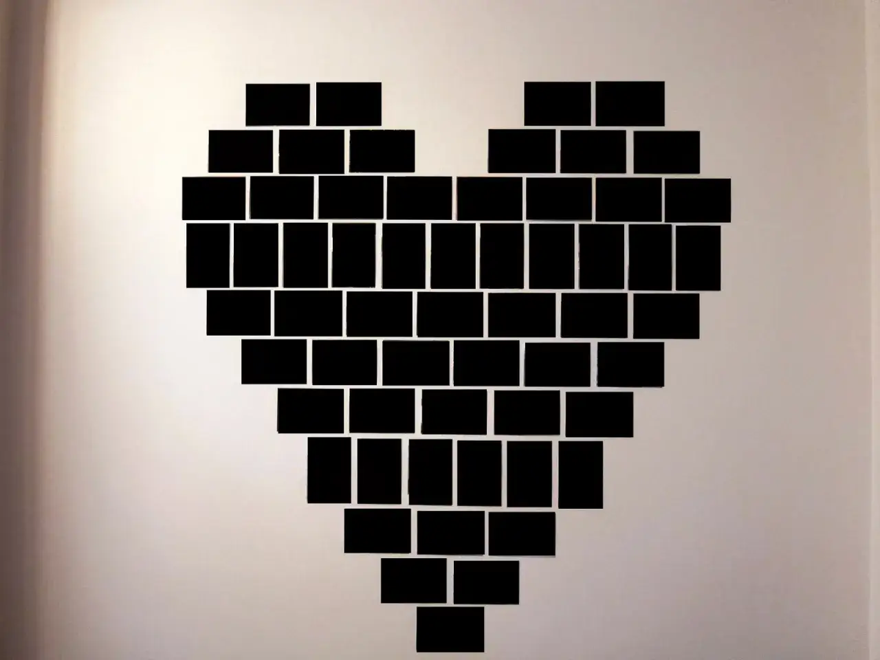 serce ze zdjęć na ścianie DIY