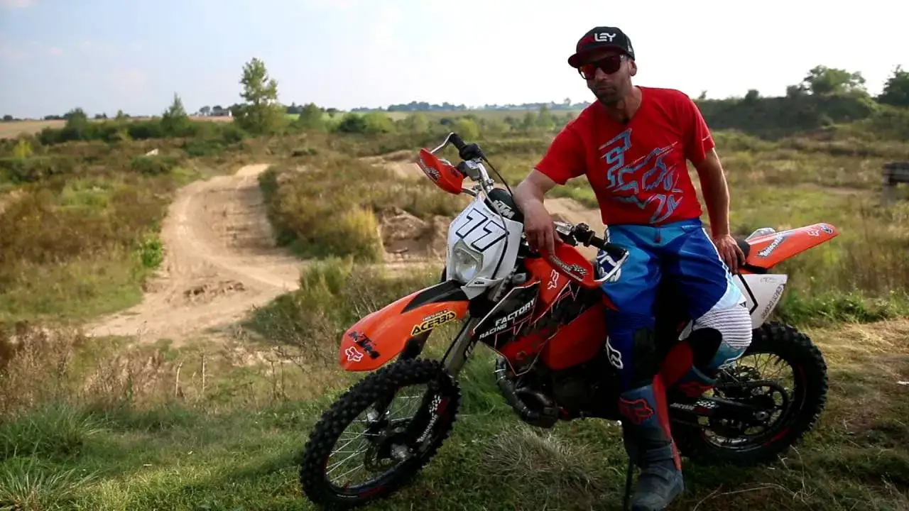 Zdjęcie Enduro jak zacząć: Kluczowe wskazówki dla początkujących motocyklistów