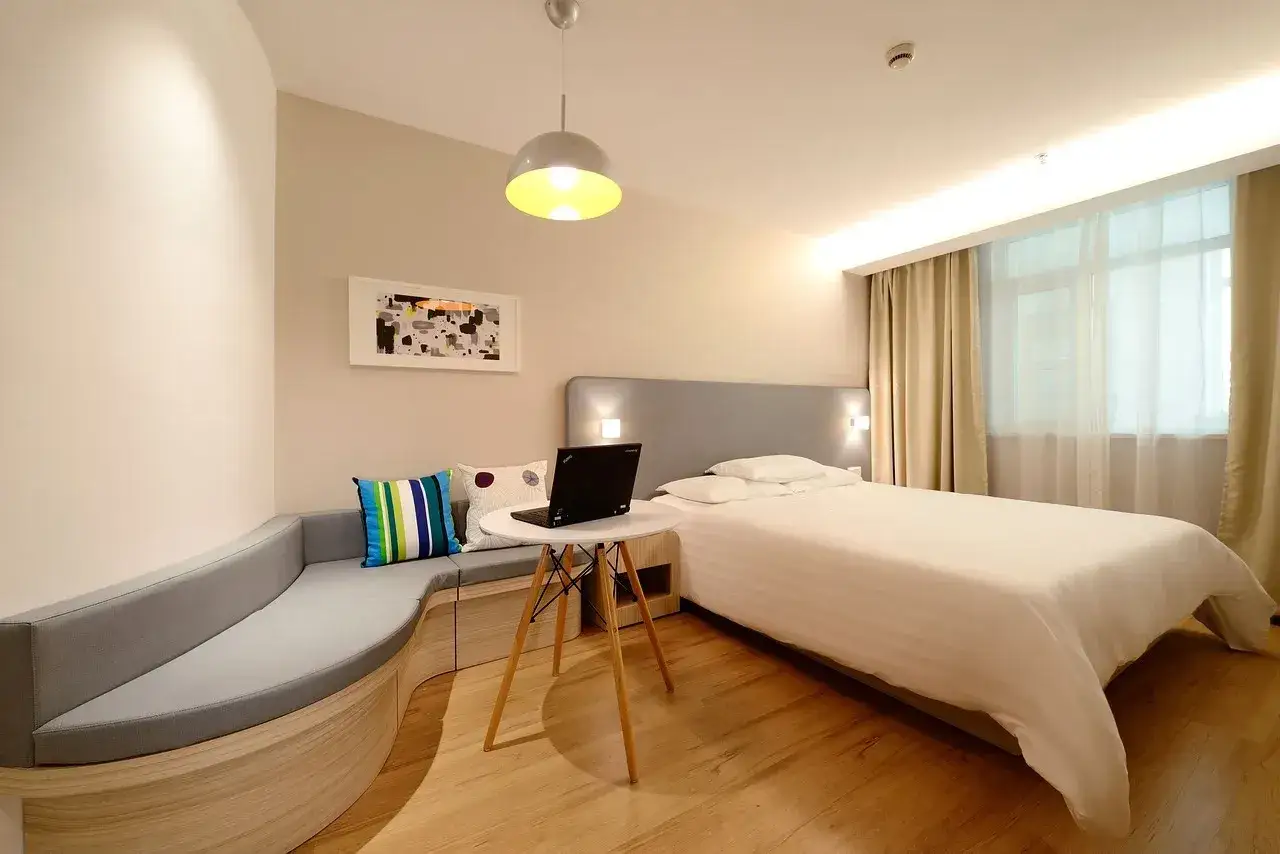 Rodzaje tanich nocleg&oacute;w w Polsce (hostel, agroturystyka, kwatera prywatna)