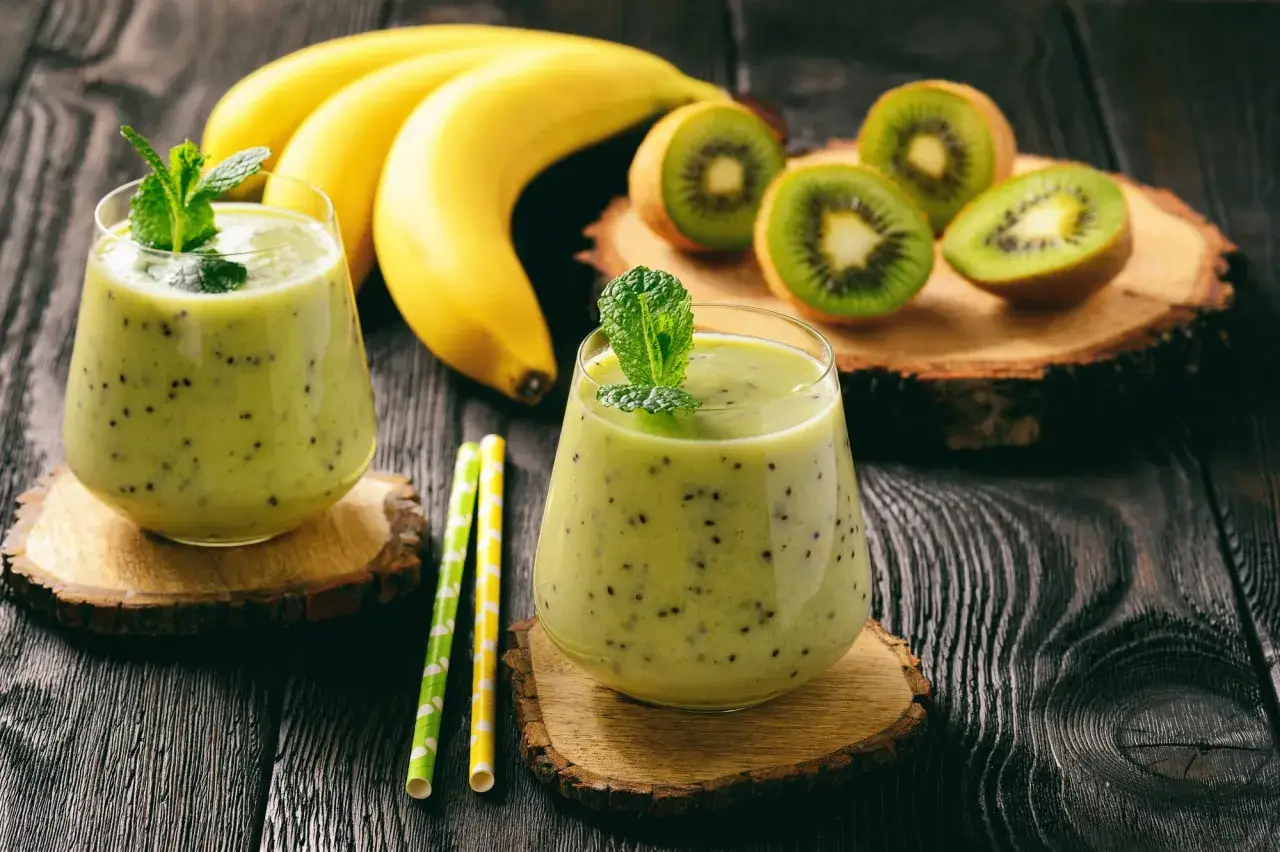 koktajl z kiwi i bananem