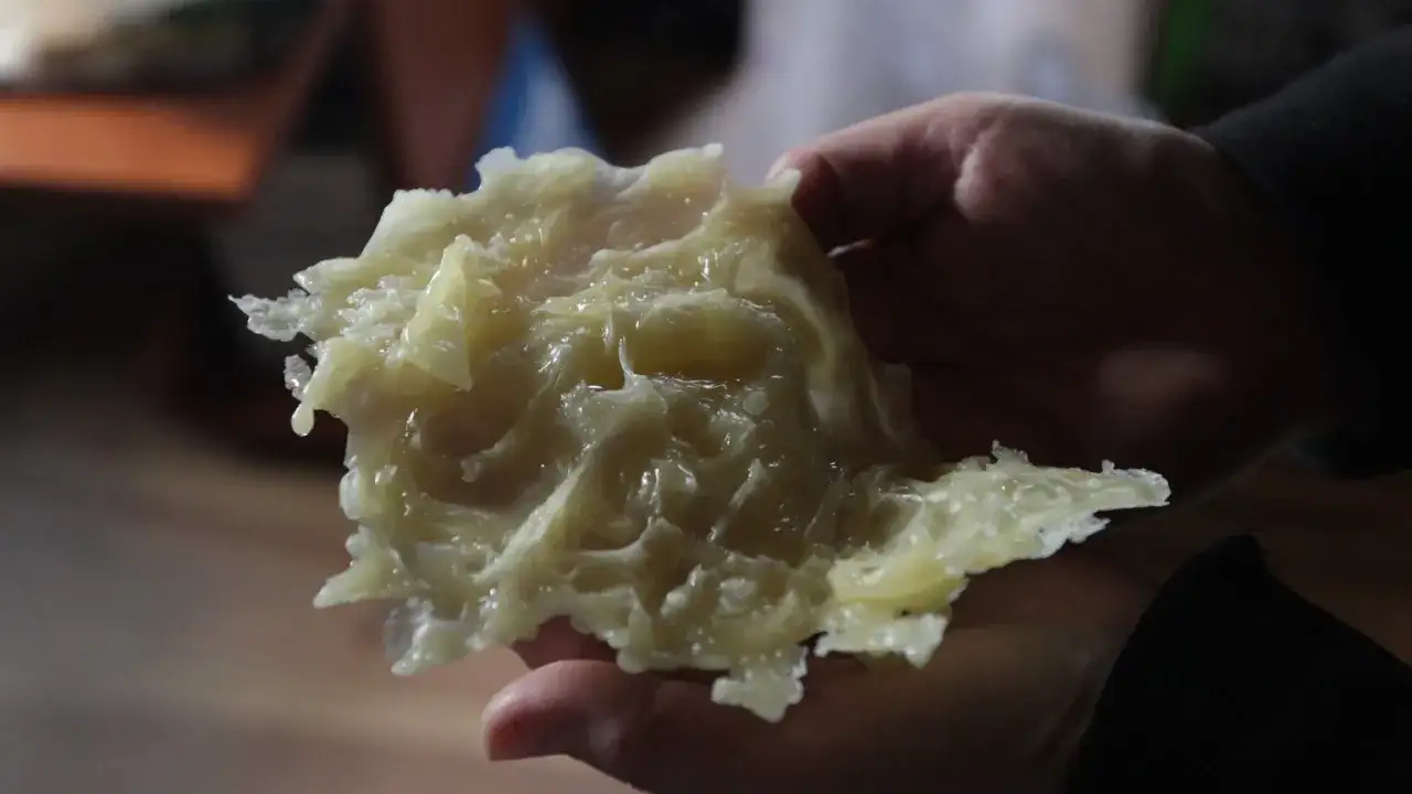 Zdjęcie Wróżby andrzejkowe z wosku znaczenie: co naprawdę mówią kształty?