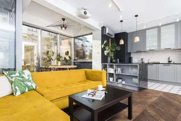 Zdjęcie Jak umeblować salon z kuchnią, aby uniknąć chaosu i zyskać przestrzeń