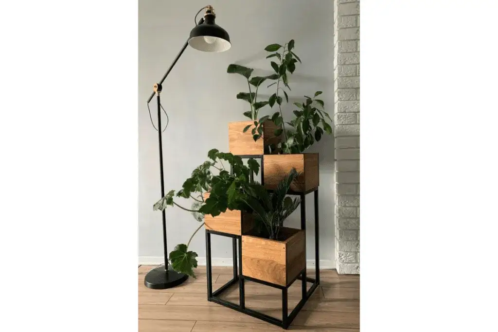 kwietnik stojący z roślinami aranżacje