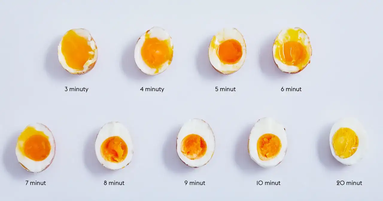 Różne stopnie ścięcia jajek na twardo, od płynnego żółtka po całkowicie ścięte. Czy jajko gotowane jest lekkostrawne? Zależy od czasu gotowania.