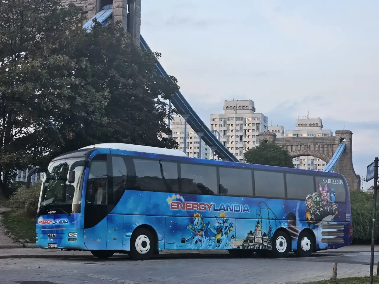 Autobus Energylandia na dworcu