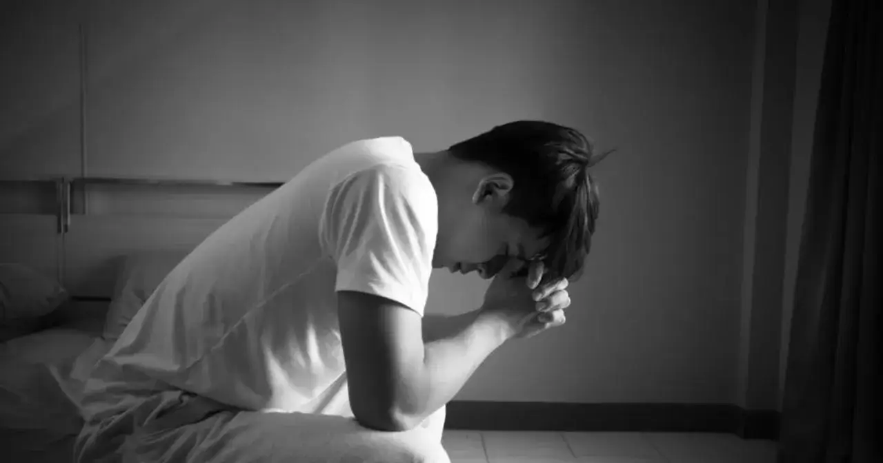 osoba z objawami smutku i przygnębienia