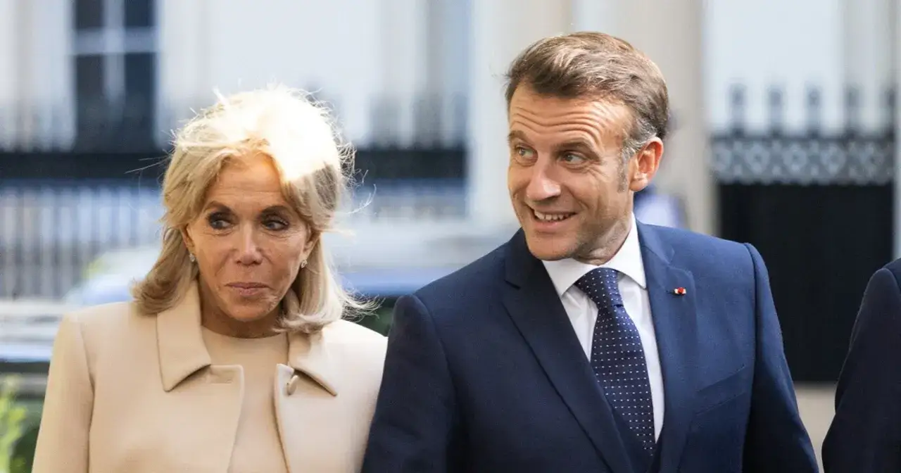 Emmanuel i Brigitte Macron, choć nie mają wspólnych dzieci, tworzą zgraną parę.