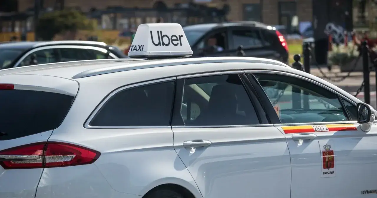 Zdjęcie Ile zarabia kierowca Ubera w Warszawie? Zaskakujące fakty o dochodach
