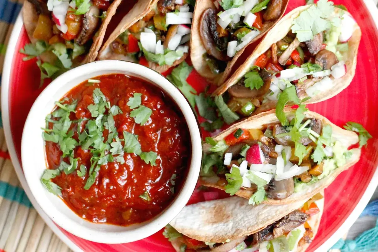 r&oacute;żne sosy i salsy do taco