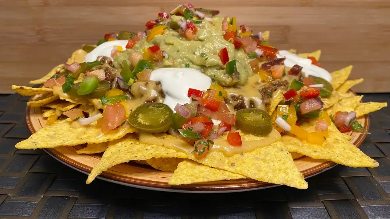 Nachos al horno con queso gratinado