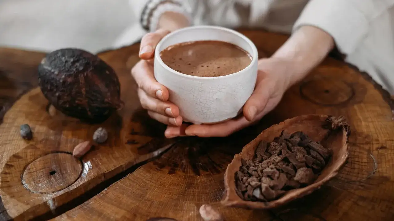 medytacja z kakao ceremonialnym, rytuał kakao w domu