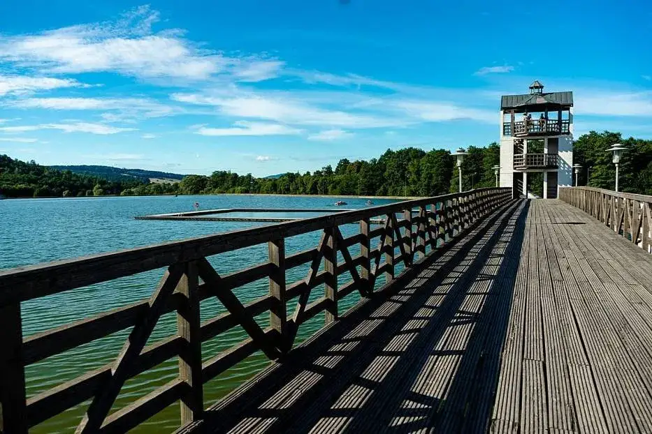 Zalew w Starej Morawie plaża i molo