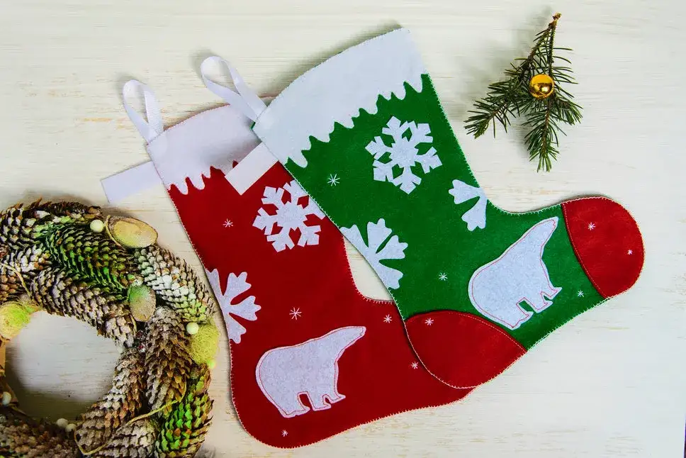 materiały i narzędzia do szycia skarpety świątecznej