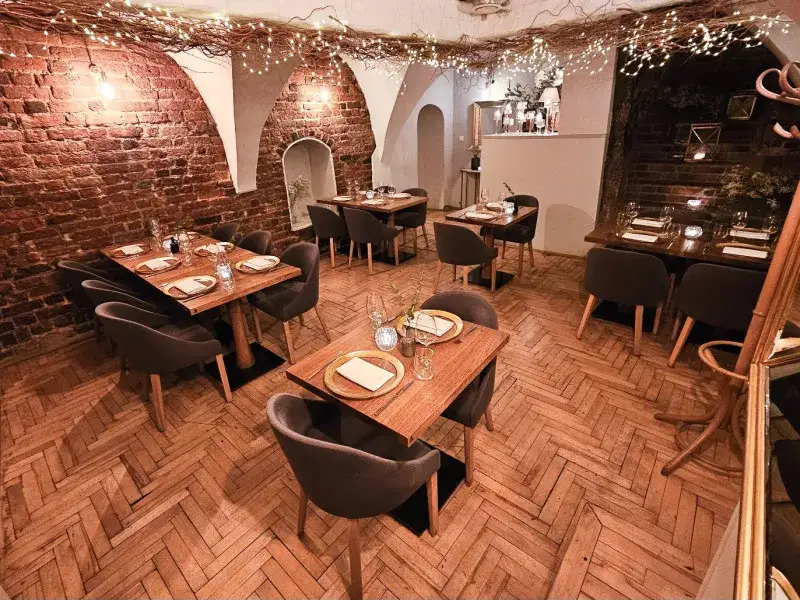 Romantyczna restauracja Warszawa wnętrze