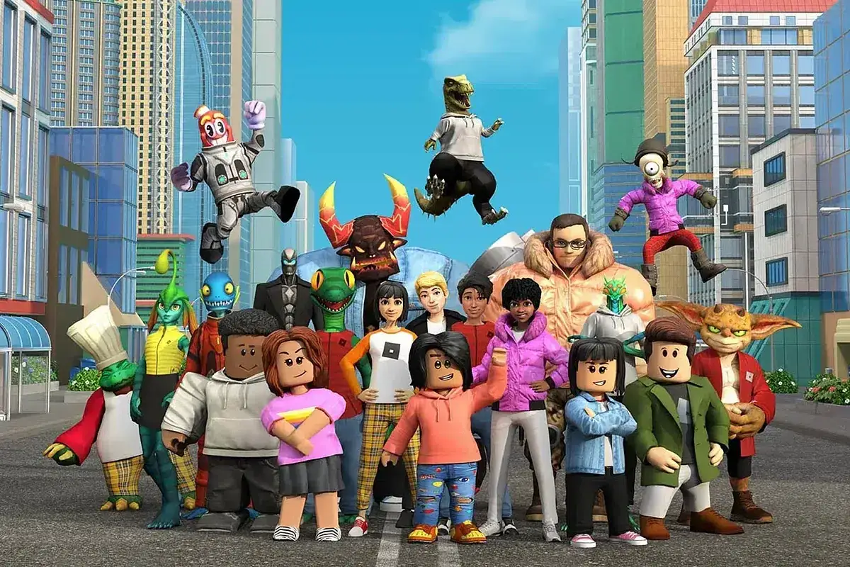 Grupa postaci z Roblox, platformy, która istnieje od 2006 roku, pozuje na tle miasta.