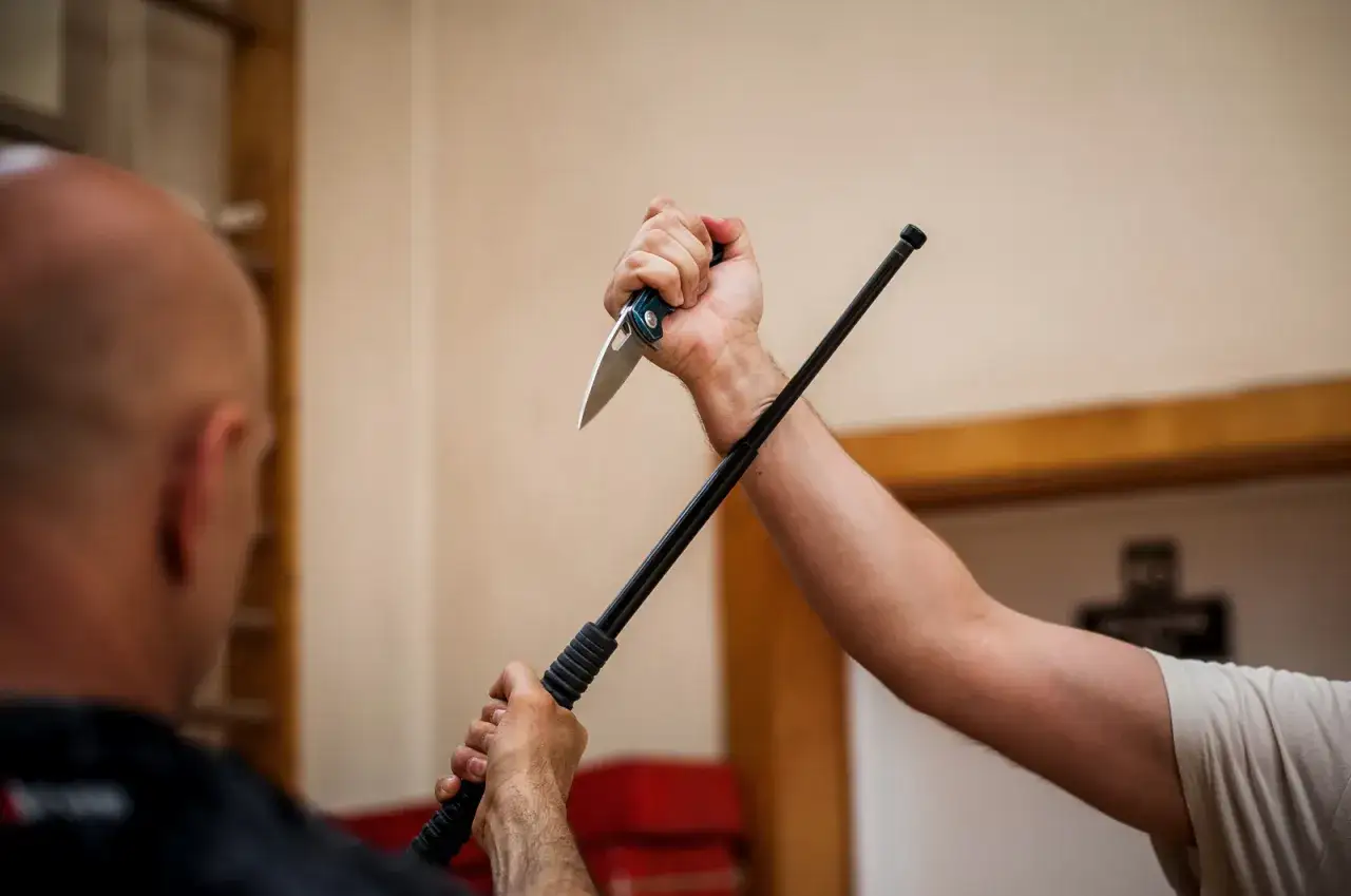 szkolenie z samoobrony pałka teleskopowa