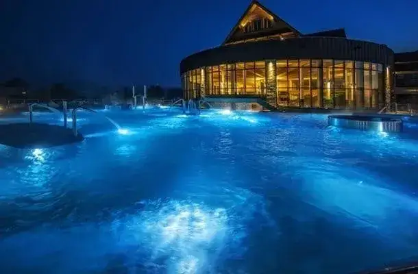 Termy Chochołowskie Bukovina Bania baseny Zakopane