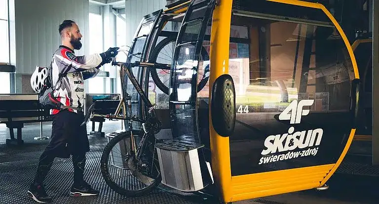 Kolej Gondolowa Świerad&oacute;w-Zdr&oacute;j rowery