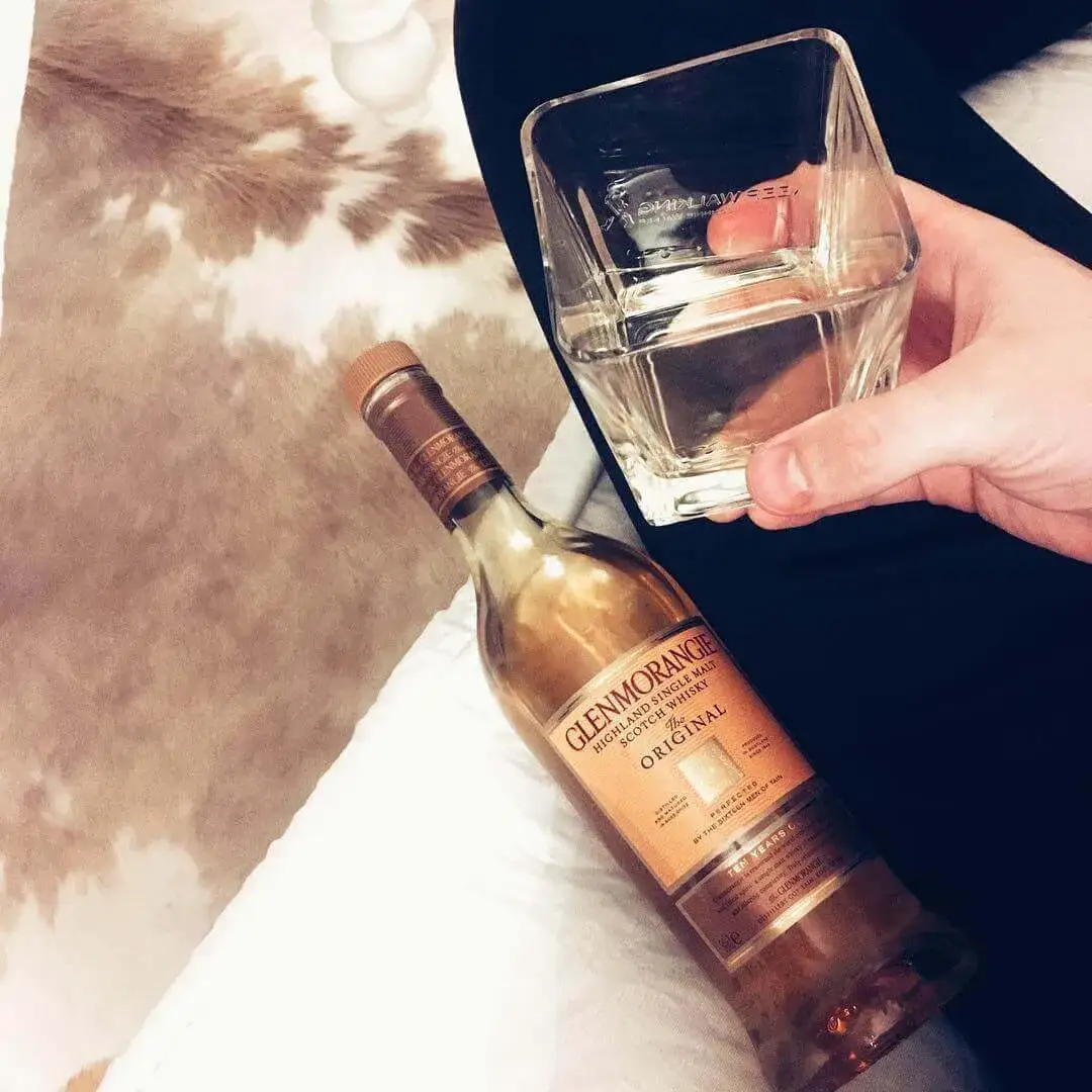 Zdjęcie Z czym mieszać whisky? Odkryj najlepsze połączenia i przepisy