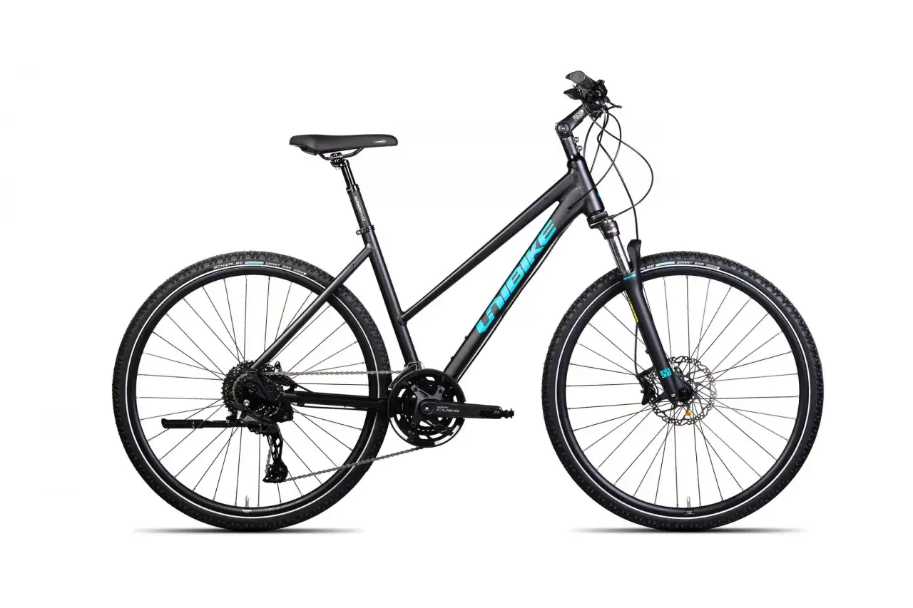 Czarny rower Unibike Viper z niebieskimi akcentami, idealny na miejskie i terenowe wyprawy.