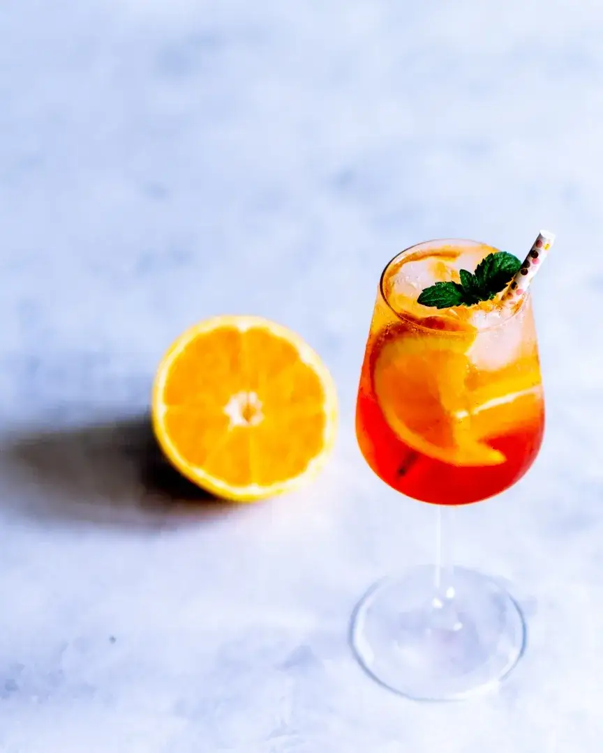Zdjęcie Jak zrobić idealny aperol spritz - przepis na orzeźwiający drink