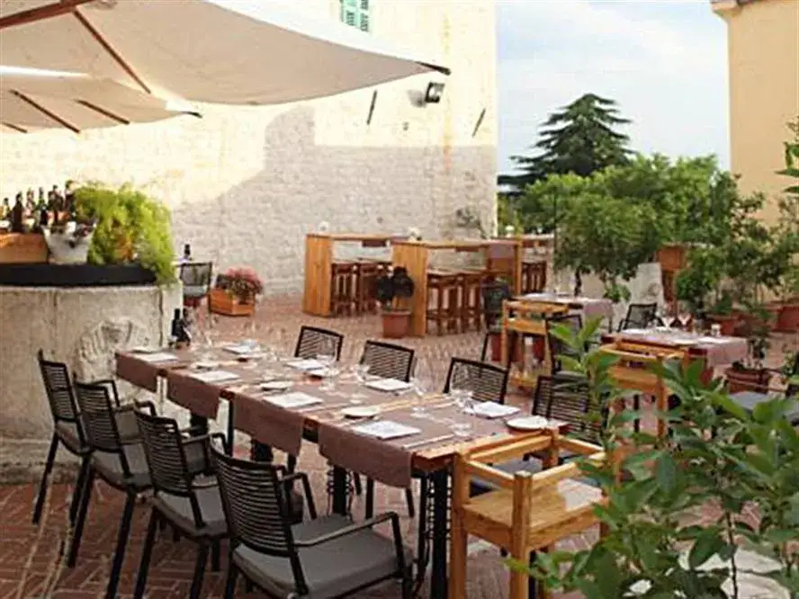 Restauracja Pelegrini Szybenik wnętrze