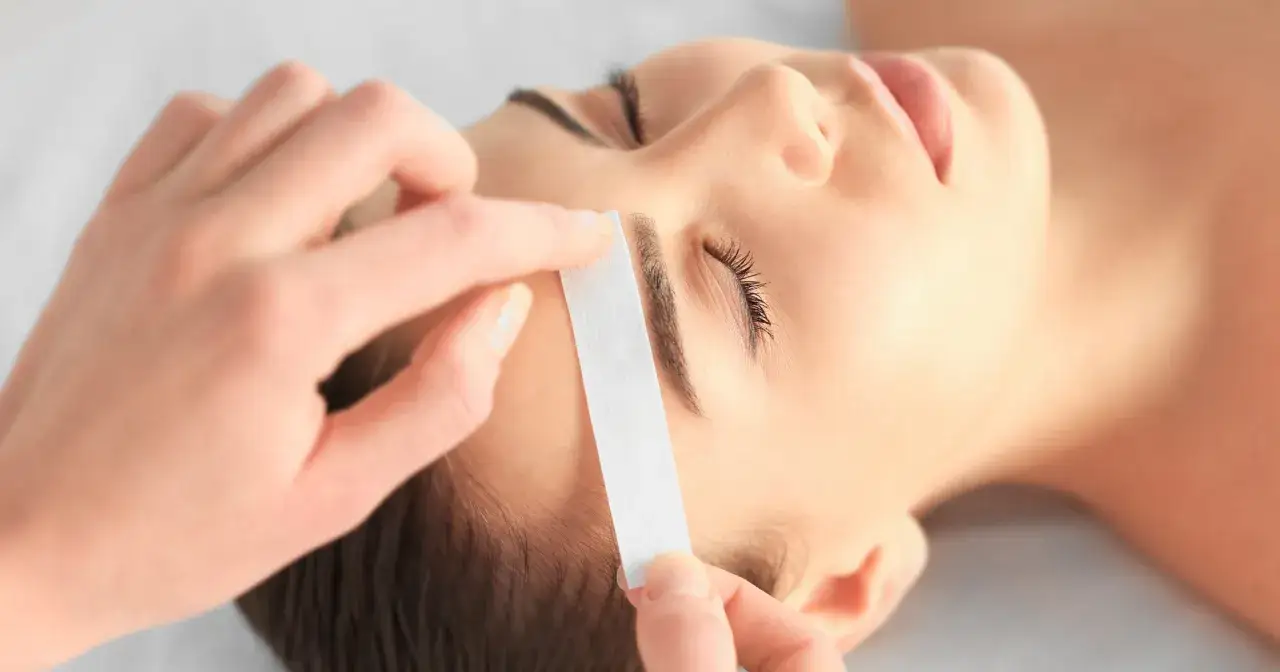 Zdjęcie Jak depilować brwi: proste metody, które unikną błędów i bólu