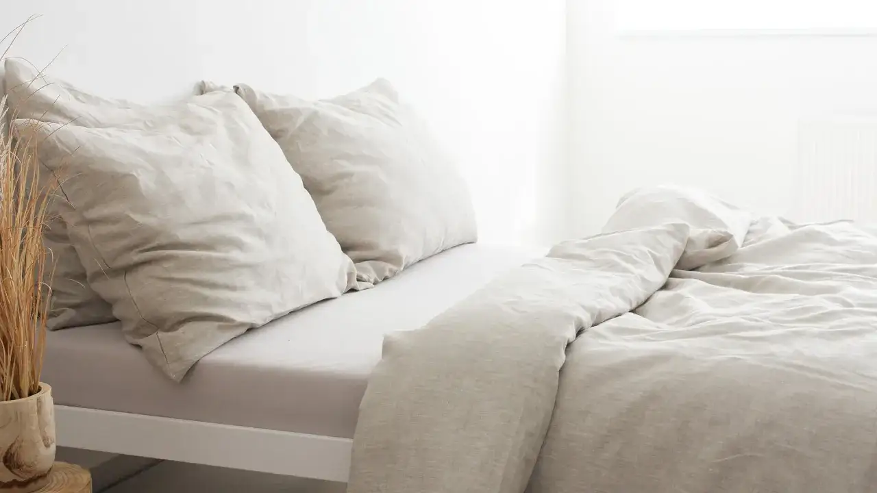 Prawidłowe suszenie lnu, suszenie lnianej pościeli na wieszaku