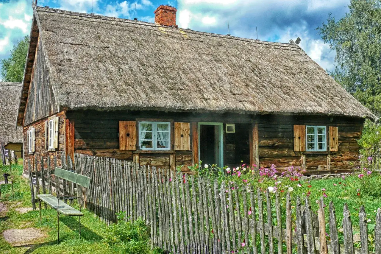 Skansen Wdzydze Kiszewskie wnętrza chaty