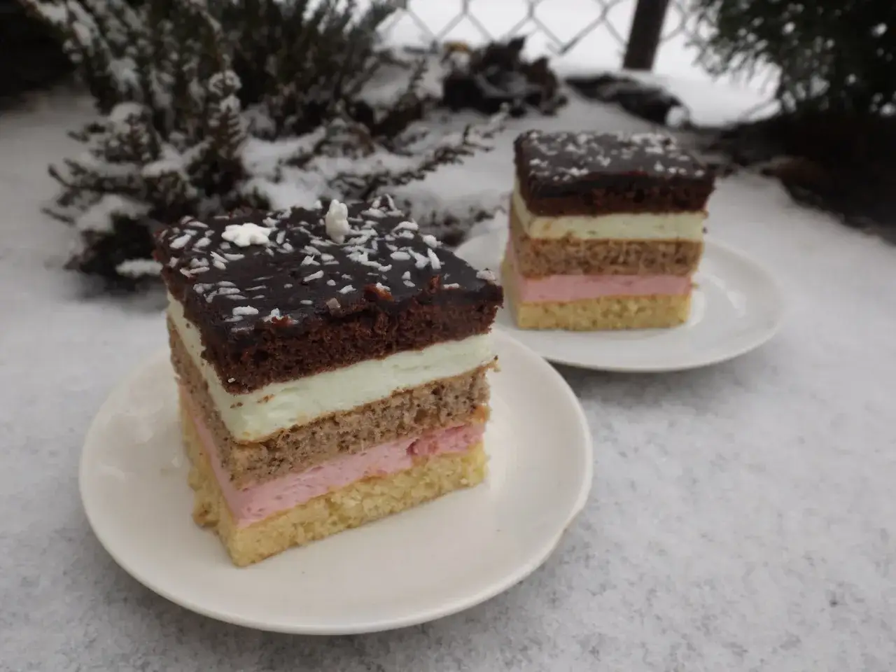 Zdjęcie Pyszne ciasto ze śnieżką przepisy, które zachwycą Twoich gości