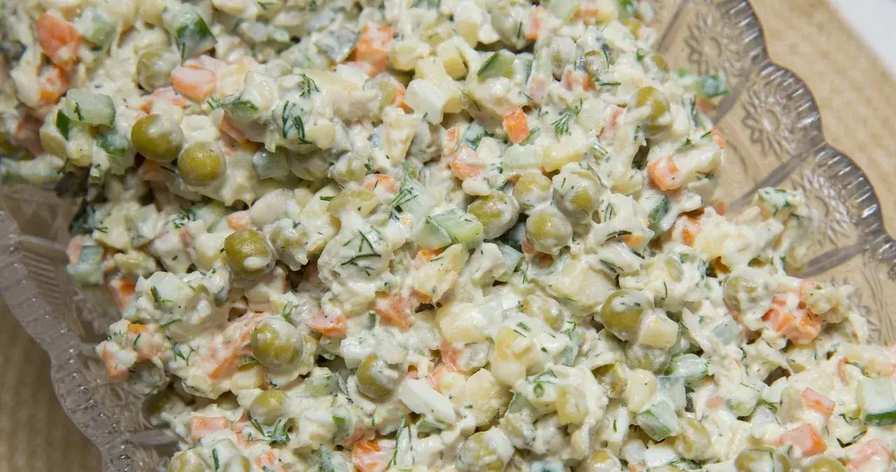 Zdjęcie Czy sałatka jarzynowa jest zdrowa? Odkryj jej prawdziwe właściwości zdrowotne