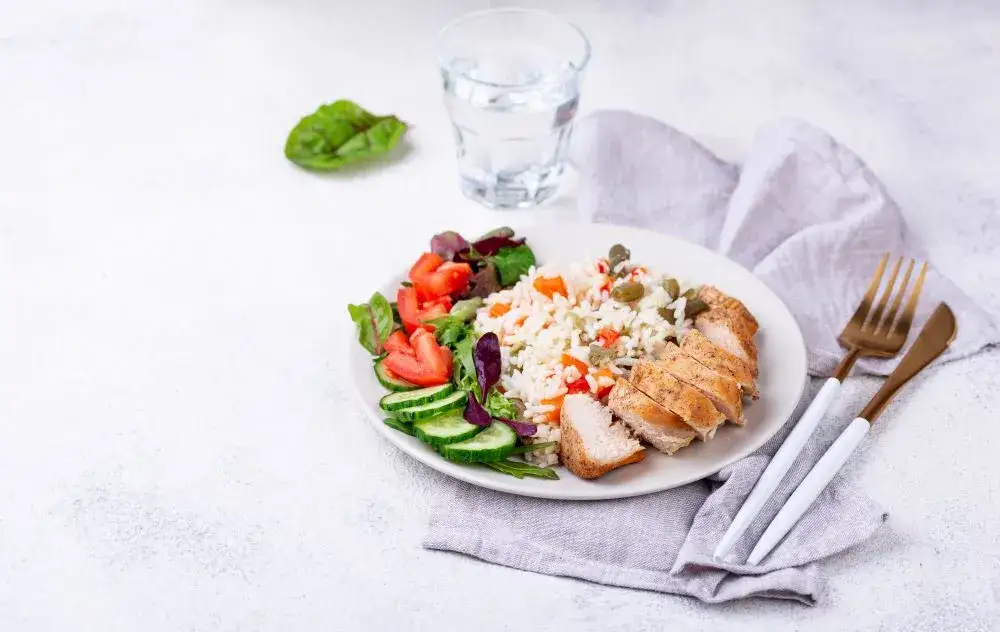 Zdjęcie Białko w kurczaku: Zaskakujące fakty o zawartości białka w różnych częściach mięsa