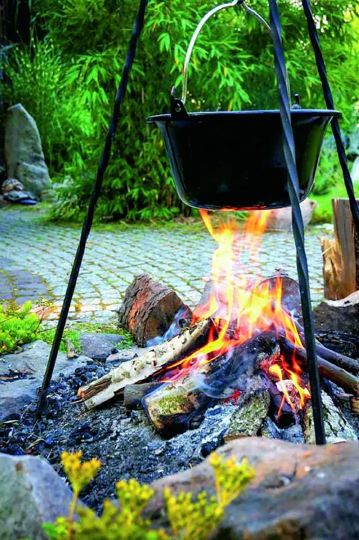 Zdjęcie Czy można rozpalić ognisko w ogrodzie? Przepisy, kary i zasady bezpieczeństwa