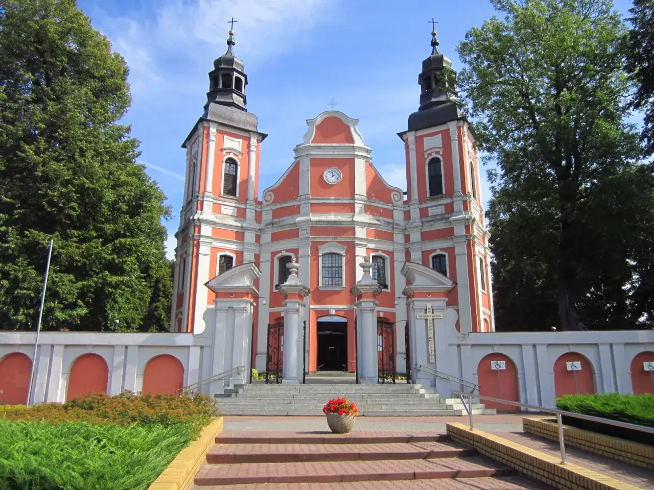 Zdjęcie Sanktuarium Lubasz - niezwykłe miejsce kultu Królowej Rodzin w Wielkopolsce