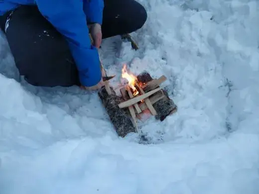 Zdjęcie Jak rozpalic ognisko w zime - uniknij najczęstszych błędów