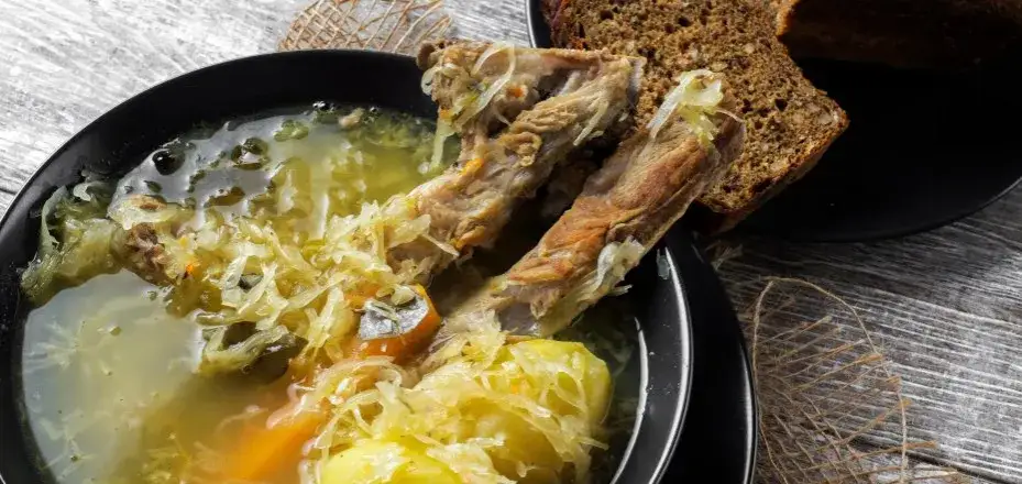 Zdjęcie Jakie przyprawy do kwaśnicy? Odkryj sekrety smaku tej zupy