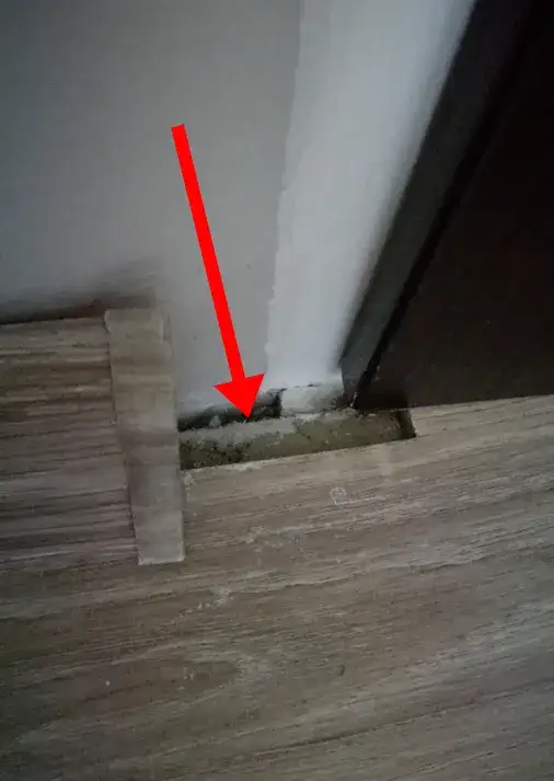 Zdjęcie Jak wyciąć panele przy futrynie, aby uniknąć błędów i strat