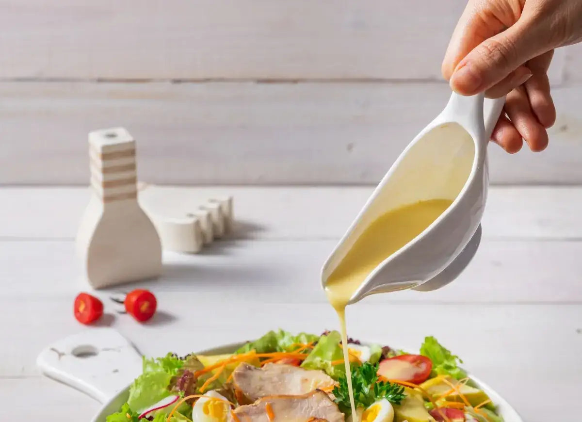 Zdjęcie Jak zrobić dressing do sałatki - proste przepisy na pyszne sosy